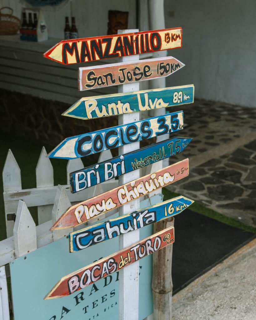 Itinéraire panneaux destinations Puerto Viejo